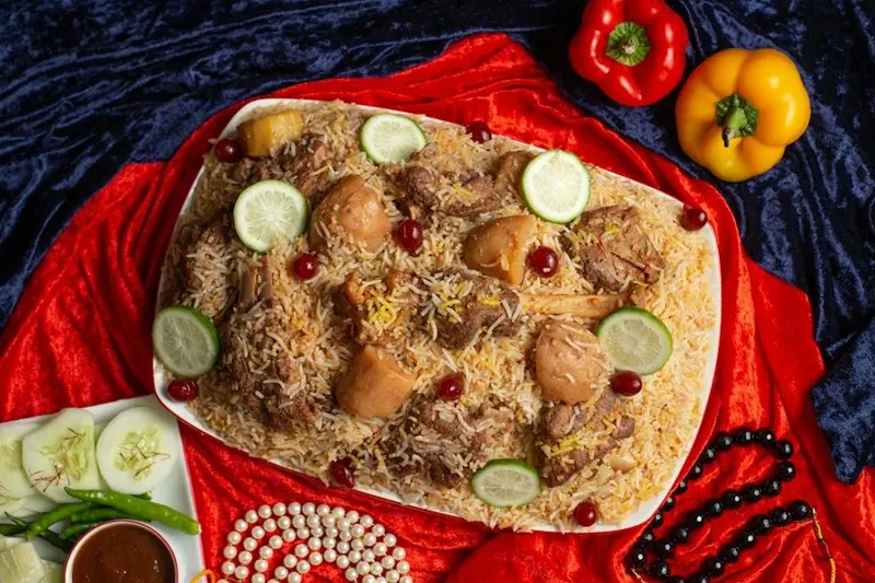 Chicken Kadhai [2 Pieces] with 2 Laccha Paratha